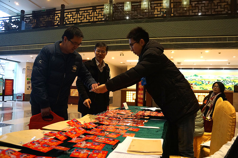 2017.1.6政协委员报到图片 (27).jpg 2017.1.6政协委员报到图片 (27).jpg