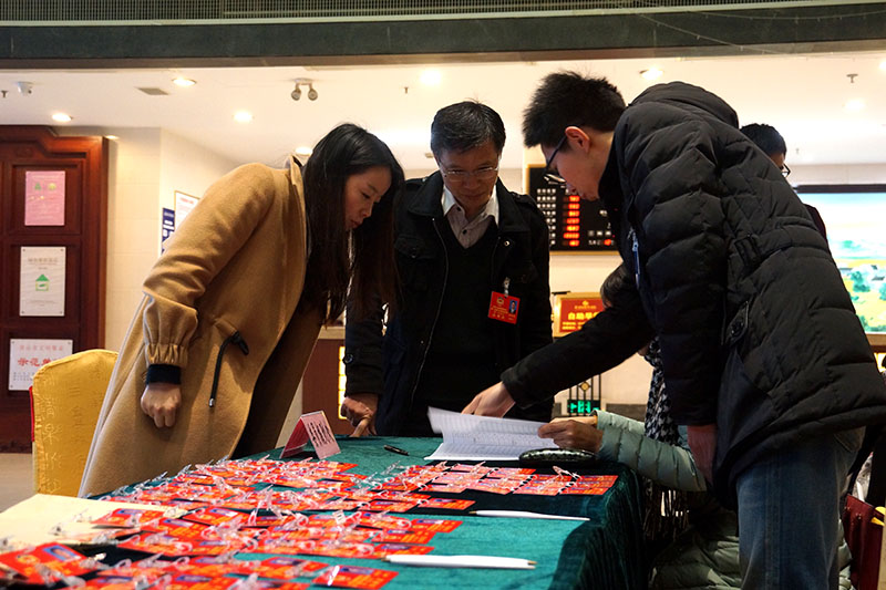 2017.1.6政协委员报到图片 (24).jpg 2017.1.6政协委员报到图片 (24).jpg