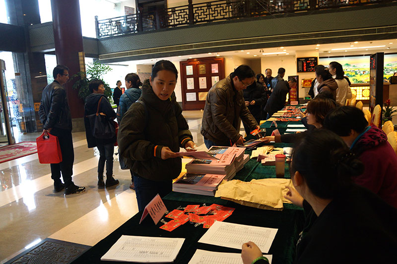 2017.1.6政协委员报到图片 (75).jpg 2017.1.6政协委员报到图片 (75).jpg