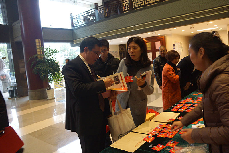 2017.1.6政协委员报到图片 (50).jpg 2017.1.6政协委员报到图片 (50).jpg