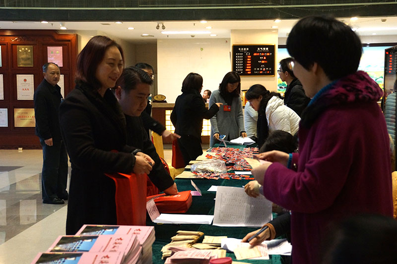 2017.1.6政协委员报到图片 (30).jpg 2017.1.6政协委员报到图片 (30).jpg