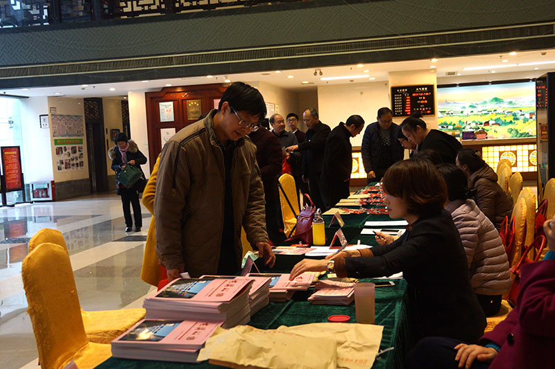 2017.1.6政协委员报到图片 (68).jpg 2017.1.6政协委员报到图片 (68).jpg