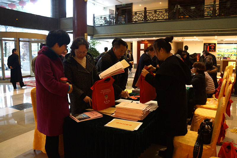 2017.1.6政协委员报到图片 (53).jpg 2017.1.6政协委员报到图片 (53).jpg