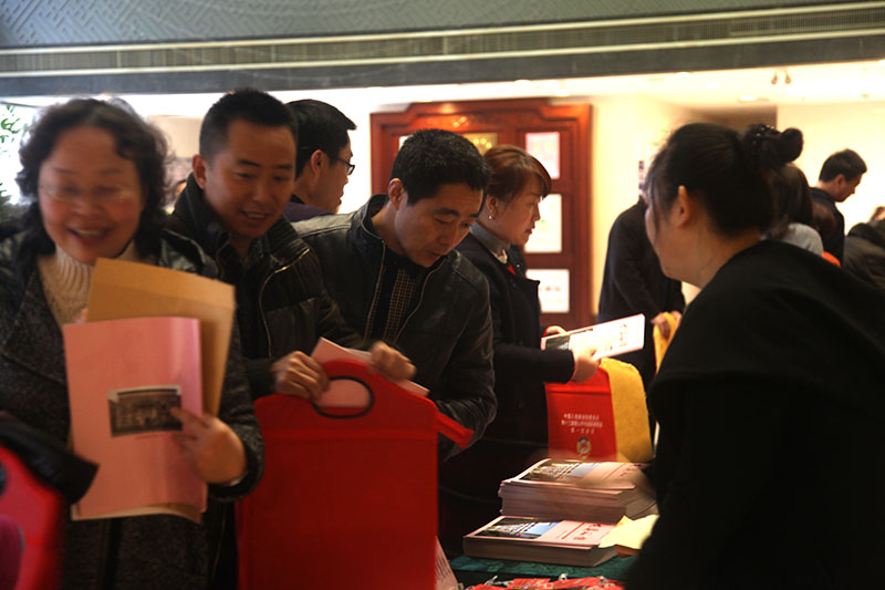 2017.1.6政协委员报到图片 (124).jpg 2017.1.6政协委员报到图片 (124).jpg