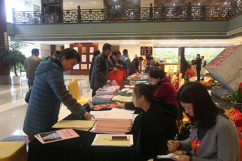 2017.1.6政协委员报到图片 (142).jpg 2017.1.6政协委员报到图片 (142).jpg