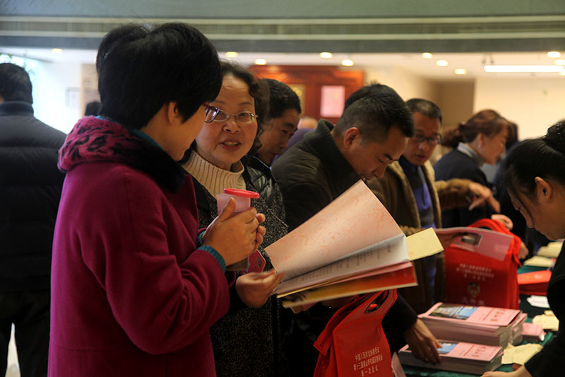 2017.1.6政协委员报到图片 (128).jpg 2017.1.6政协委员报到图片 (128).jpg