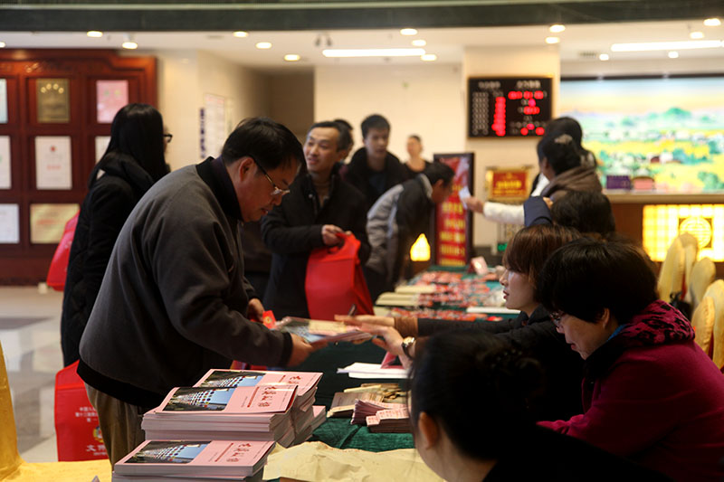 2017.1.6政协委员报到图片 (140).jpg 2017.1.6政协委员报到图片 (140).jpg