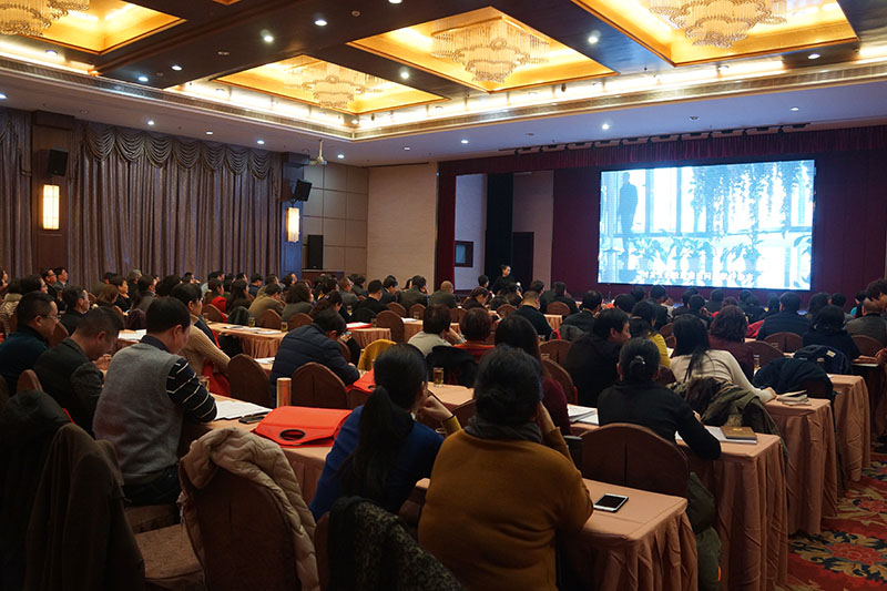 5.2016.1.6观看警示教育片图片 (1).jpg 5.2016.1.6观看警示教育片图片 (1).jpg